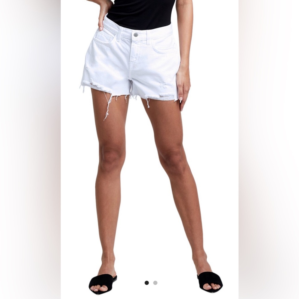 NWT L'AGENCE Audrey Mid-Rise Short in White Size 25 Color: BLANC DESTROYED